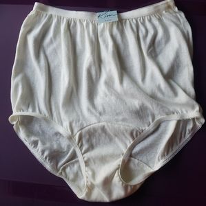 Kim Rogers intimate Panties size 5 . Made in USA 100% cotton